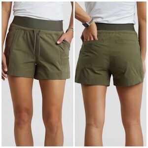 Title nine • zephyr ultralight explorer hiking shorts size Medium